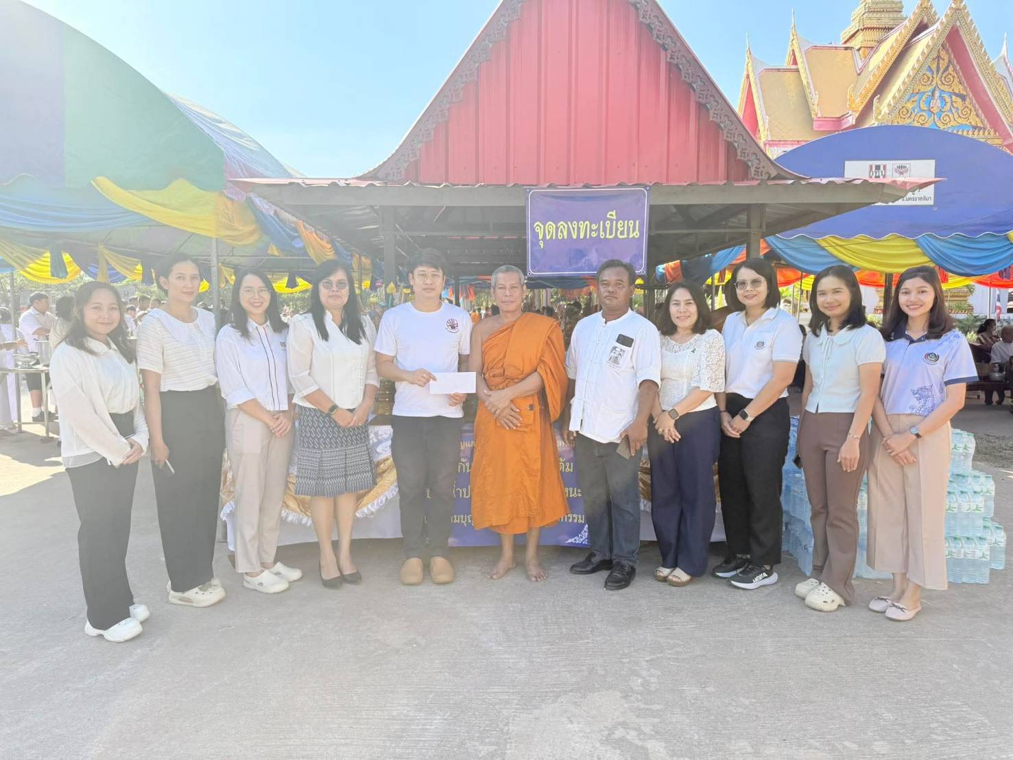 "อำเภอพระทองคำ  ร่วมกิจกรรมทำบุญตักบาตรโครงการปริวาสกรรมปฏิบัติธรรม คณะสงฆ์อำเภอพระทองคำ (วัดประชารัฐสร้างสุข)"