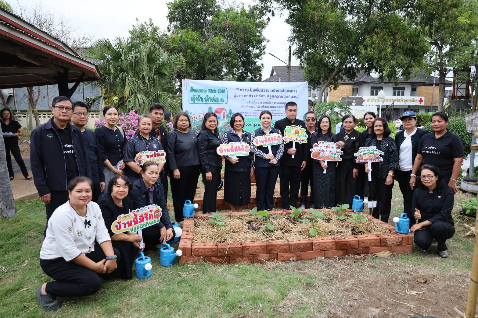 🌱 พช.พระทองคำ ร่วมกิจกรรม รณรงค์และขยายผลการปลูกผักสวนครัวผ่านกิจกรรม “ผู้นำทำก่อน” 